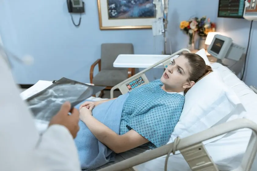 Медицинская консультация и помощь пациенту